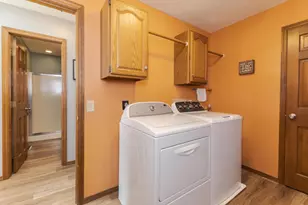 2813 Stonehurst Dr, Bloomington, IL 61704 - Photo 20