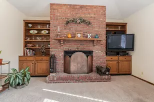 2813 Stonehurst Dr, Bloomington, IL 61704 - Photo 24