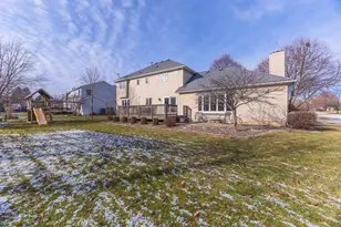 2813 Stonehurst Dr, Bloomington, IL 61704 - Photo 46