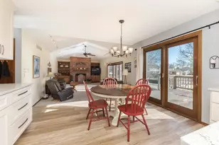 2813 Stonehurst Dr, Bloomington, IL 61704 - Photo 16