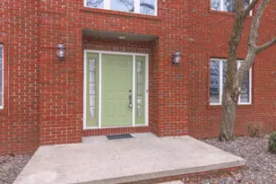 2813 Stonehurst Dr, Bloomington, IL 61704 - Photo 4