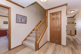 2813 Stonehurst Dr, Bloomington, IL 61704 - Photo 6