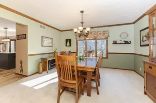 2813 Stonehurst Dr, Bloomington, IL 61704 - Photo 10