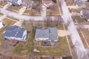 2813 Stonehurst Dr, Bloomington, IL 61704 - Photo 56