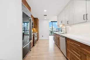 21 E Huron St, Chicago, IL 60611 - Photo 4