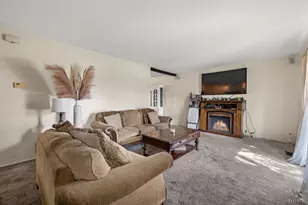 [Address not provided], Streamwood, IL 60107 - Photo 8