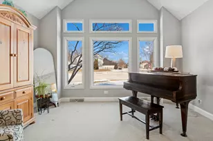 717 Clarendon Ln, Aurora, IL 60504 - Photo 10