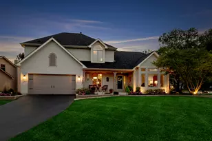 717 Clarendon Ln, Aurora, IL 60504 - Photo 4