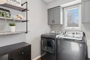 717 Clarendon Ln, Aurora, IL 60504 - Photo 18