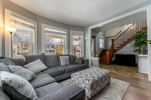 483 Barrett St, Elgin, IL 60120 - Photo 4