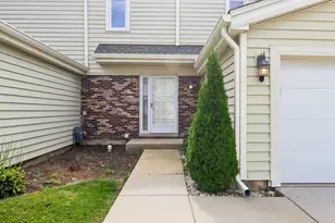 682 Claridge Cir, Hoffman Estates, IL 60169 - Photo 4