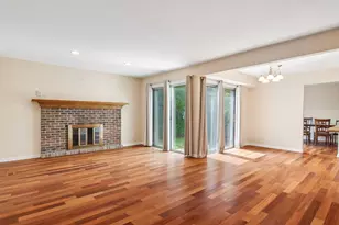 682 Claridge Cir, Hoffman Estates, IL 60169 - Photo 6