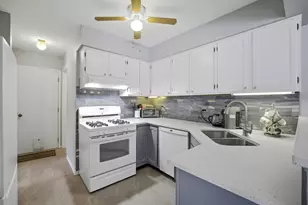 1511 Queensgreen Ct, Naperville, IL 60563 - Photo 8