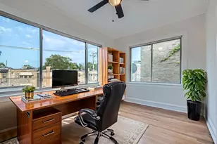 6431 N Campbell Ave, Chicago, IL 60645 - Photo 4