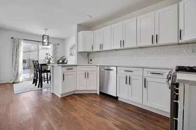 143 Sussex Court, Roselle, IL 60172 - Photo 6