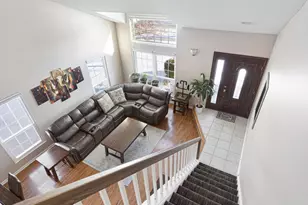 1300 Chatsworth Ln, Hoffman Estates, IL 60169 - Photo 12