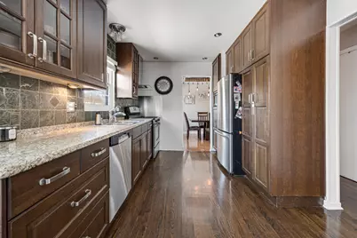 1300 Chatsworth Lane, Hoffman Estates, IL 60169 - Photo 4