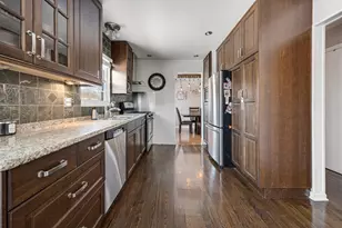 1300 Chatsworth Ln, Hoffman Estates, IL 60169 - Photo 4