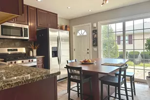 529 E 166th Pl, South Holland, IL 60473 - Photo 10