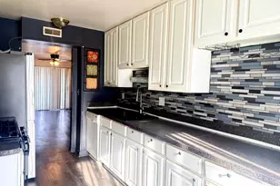 1942 Tall Oaks Dr, Aurora, IL 60505 - Photo 6