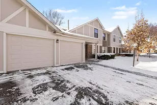 1051 Driftwood Ct, Wheeling, IL 60090 - Photo 2