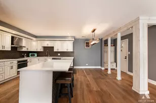 10420 Circle Dr, Oak Lawn, IL 60453 - Photo 8