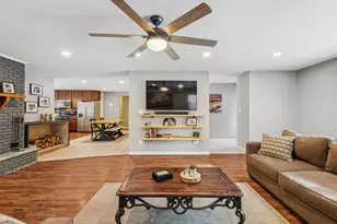 2113 Highwood Rd, McHenry, IL 60051 - Photo 4