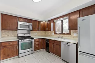 1571 Winnetka Rd, Glenview, IL 60025 - Photo 4