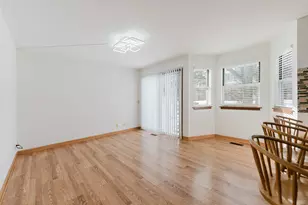 122 Brittany Dr, Streamwood, IL 60107 - Photo 14