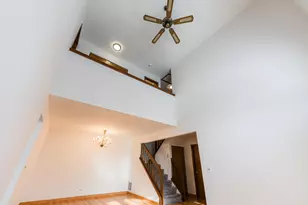 122 Brittany Dr, Streamwood, IL 60107 - Photo 10