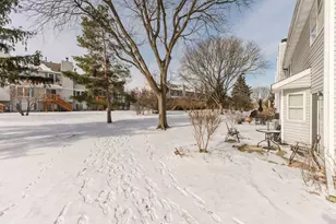 122 Brittany Dr, Streamwood, IL 60107 - Photo 36