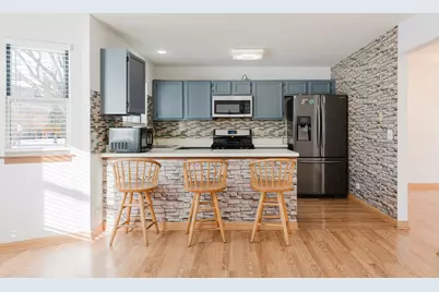 122 Brittany Drive, Streamwood, IL 60107 - Photo 12