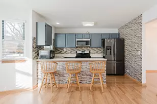 122 Brittany Dr, Streamwood, IL 60107 - Photo 12