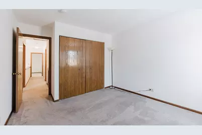 122 Brittany Drive, Streamwood, IL 60107 - Photo 32