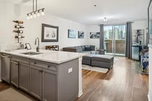 437 W Division St, Chicago, IL 60610 - Photo 4