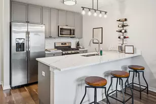 437 W Division St, Chicago, IL 60610 - Photo 2