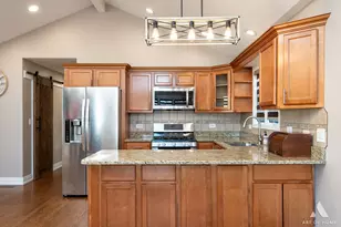 4817 S Luna Ave, Chicago, IL 60638 - Photo 10