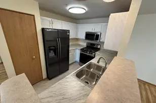 670 Mill Cir, Wheeling, IL 60090 - Photo 4