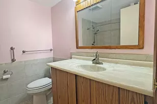 657 N Greenfield Dr, Freeport, IL 61032 - Photo 10