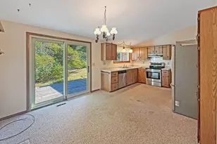 657 N Greenfield Dr, Freeport, IL 61032 - Photo 8