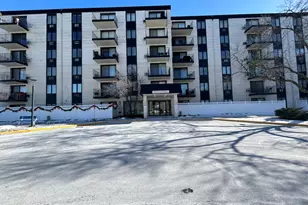 9731 N Fox Glen Dr, Niles, IL 60714 - Photo 2