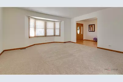 4075 N Parkside Drive, Hoffman Estates, IL 60192 - Photo 6