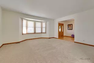 4075 N Parkside Dr, Hoffman Estates, IL 60192 - Photo 6