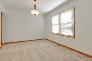 4075 N Parkside Dr, Hoffman Estates, IL 60192 - Photo 10