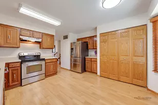 4075 N Parkside Dr, Hoffman Estates, IL 60192 - Photo 12