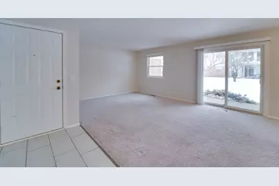 160 Stirling Lane #X1, Schaumburg, IL 60194 - Photo 4