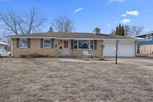 1325 Amber Dr, Montgomery, IL 60538 - Photo 1