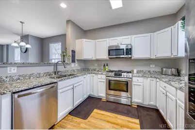 172 N East River Road #L, Des Plaines, IL 60016 - Photo 2