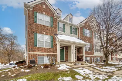 172 N East River Road #L, Des Plaines, IL 60016 - Photo 1