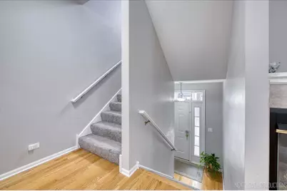 172 N East River Road #L, Des Plaines, IL 60016 - Photo 8